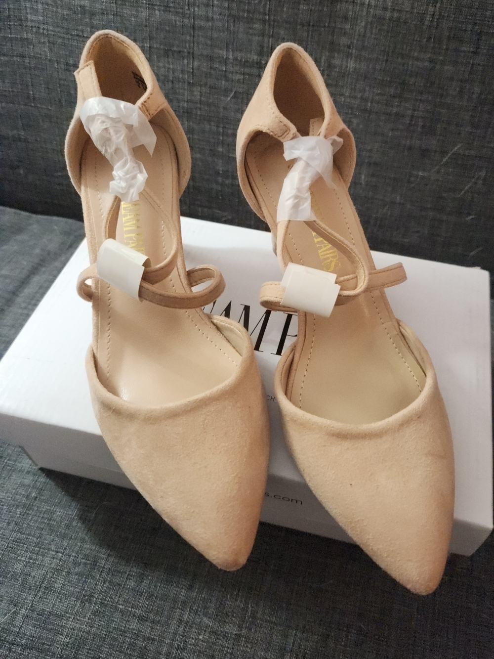 Dream Pairs Nude Suede Kitten Heel Pumps Size 6- NIB | MSRP $55